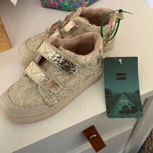 NWT Toddler Toms Velcro Sneakers